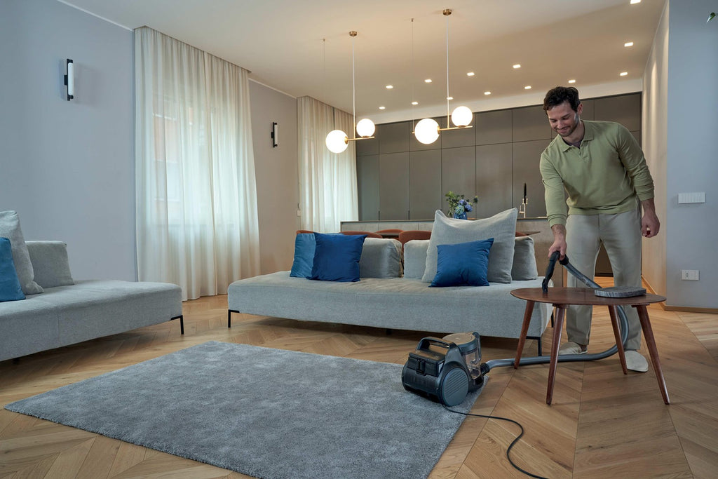 Hoover Cylinder Vacuum 800W 2.5 L Bagless HP210P 011