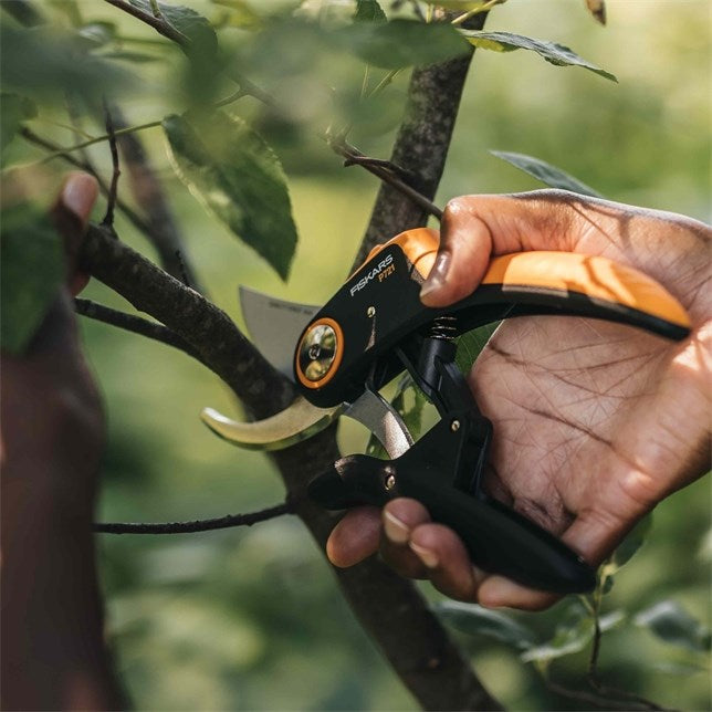 Fiskars 1057170 Bypass Garden Shears Plus PowerLever 210 mm P721
