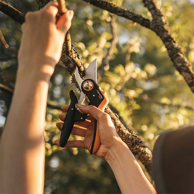 Fiskars 1057170 Bypass Garden Shears Plus PowerLever 210 mm P721
