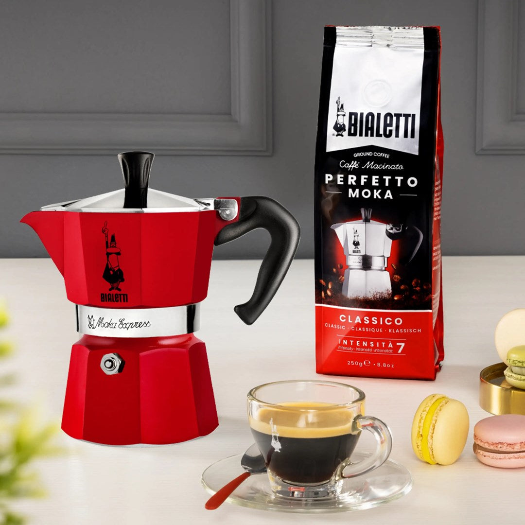 Moka pot for 3 cups Moka Express 5466 BIALETTI red