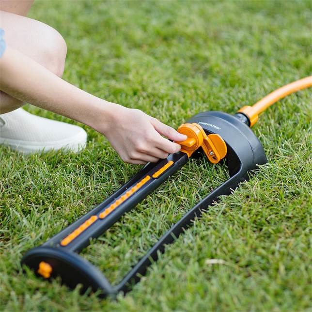 Fiskars Water Sprinkler 1000 g 190x510x80mm Model 1023662
