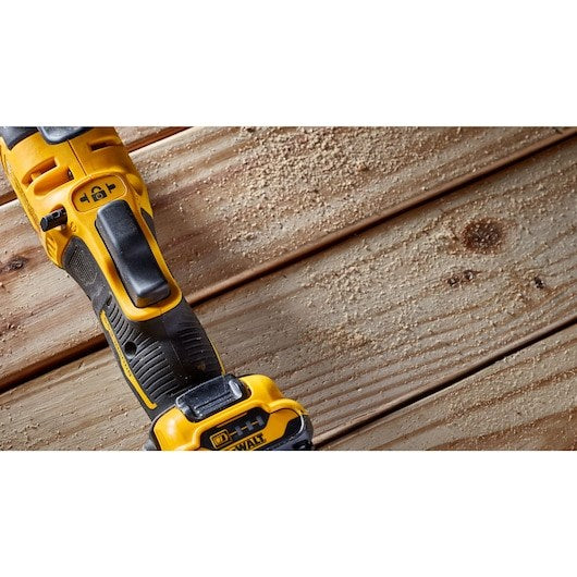 DeWALT DCS353D2-QW Cordless Universal Cutter 12V