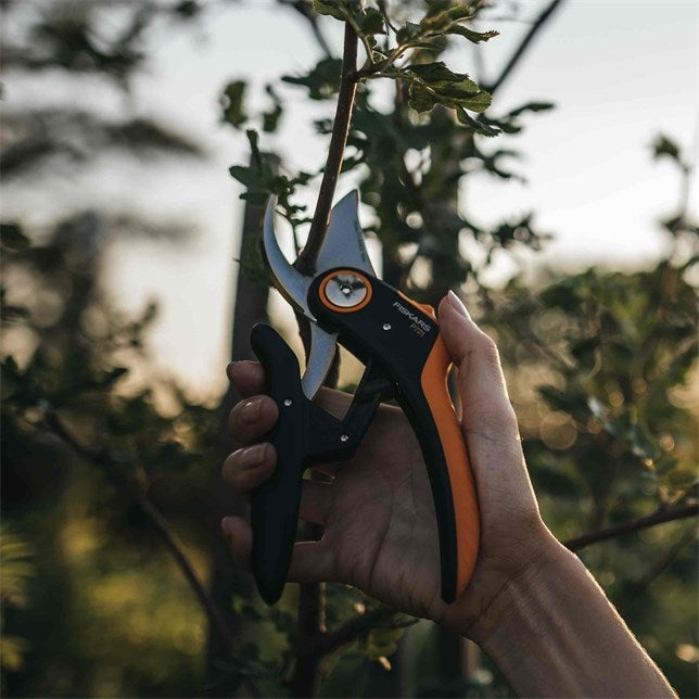 Fiskars 1057170 Bypass Garden Shears Plus PowerLever 210 mm P721