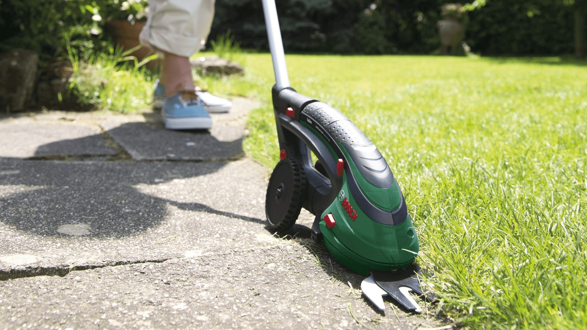 Bosch ISIO 3 Cordless Grass Shear with 2 Blades 0600833108