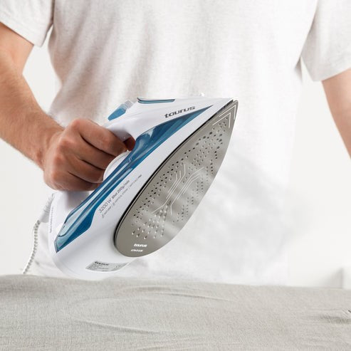 Taurus Dry & Steam Iron 3200W Ceramic Soleplate 0.43 L Water Tank 918714000