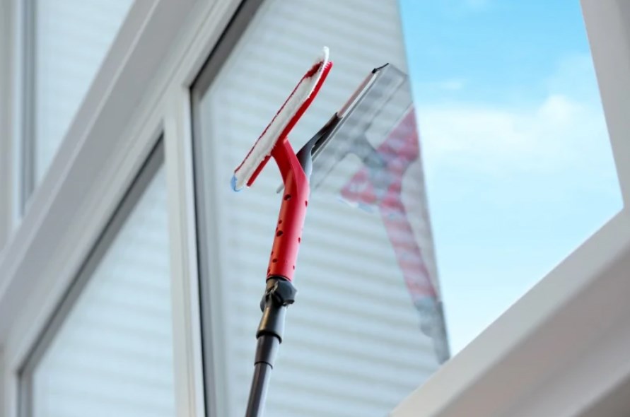 Vileda Window Squeegee with Pole