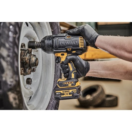 DEWALT 18V XR Impact Wrench 1/2 1355Nm 2x5AHGFN