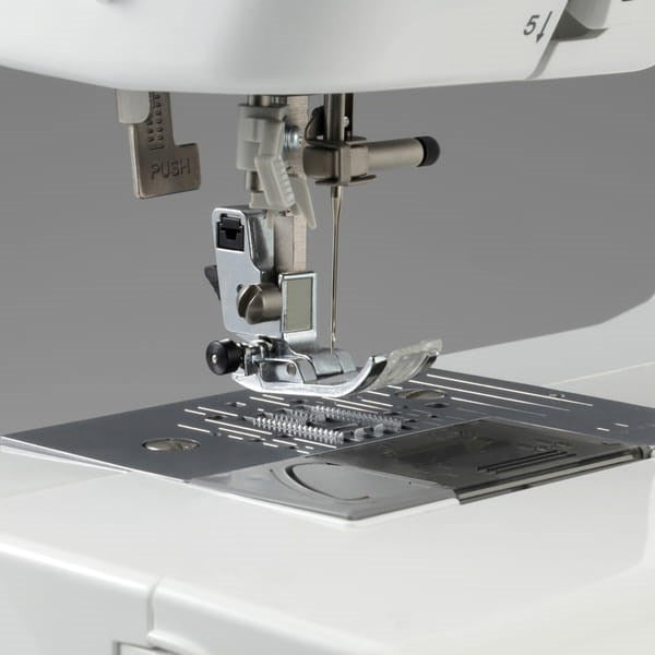 BROTHER Sewing Machine HF37