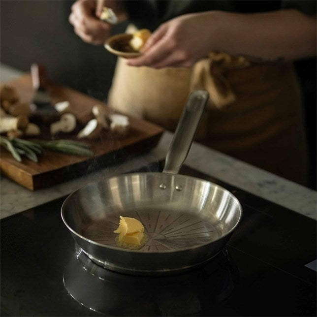 High-Quality 18/10 Stainless Steel Frying Pan - 24 cm - Ideal for High-Temperature Cooking 18/10-Edelstahl