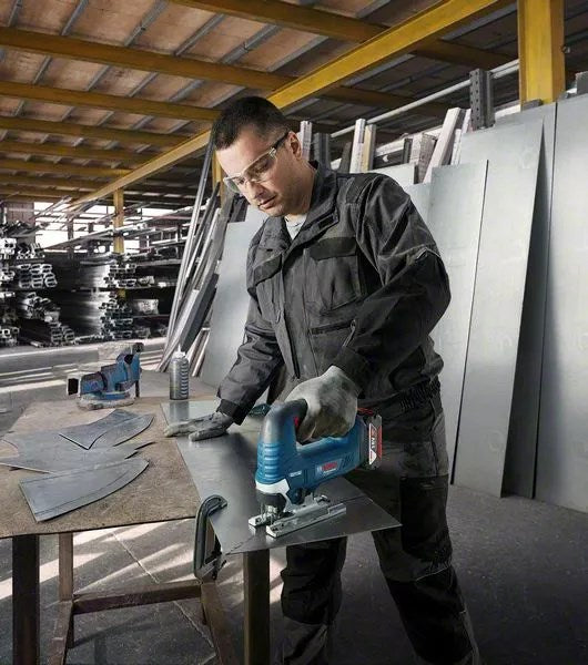 BOSCH Cordless Jigsaw 18V 06015B3021 - Weight: 2590 g, Max Speed: 3500spm