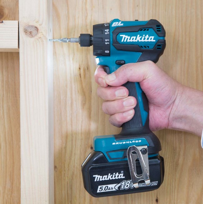 MAKITA Lightweight Drill 880 g - Model DDF083Z