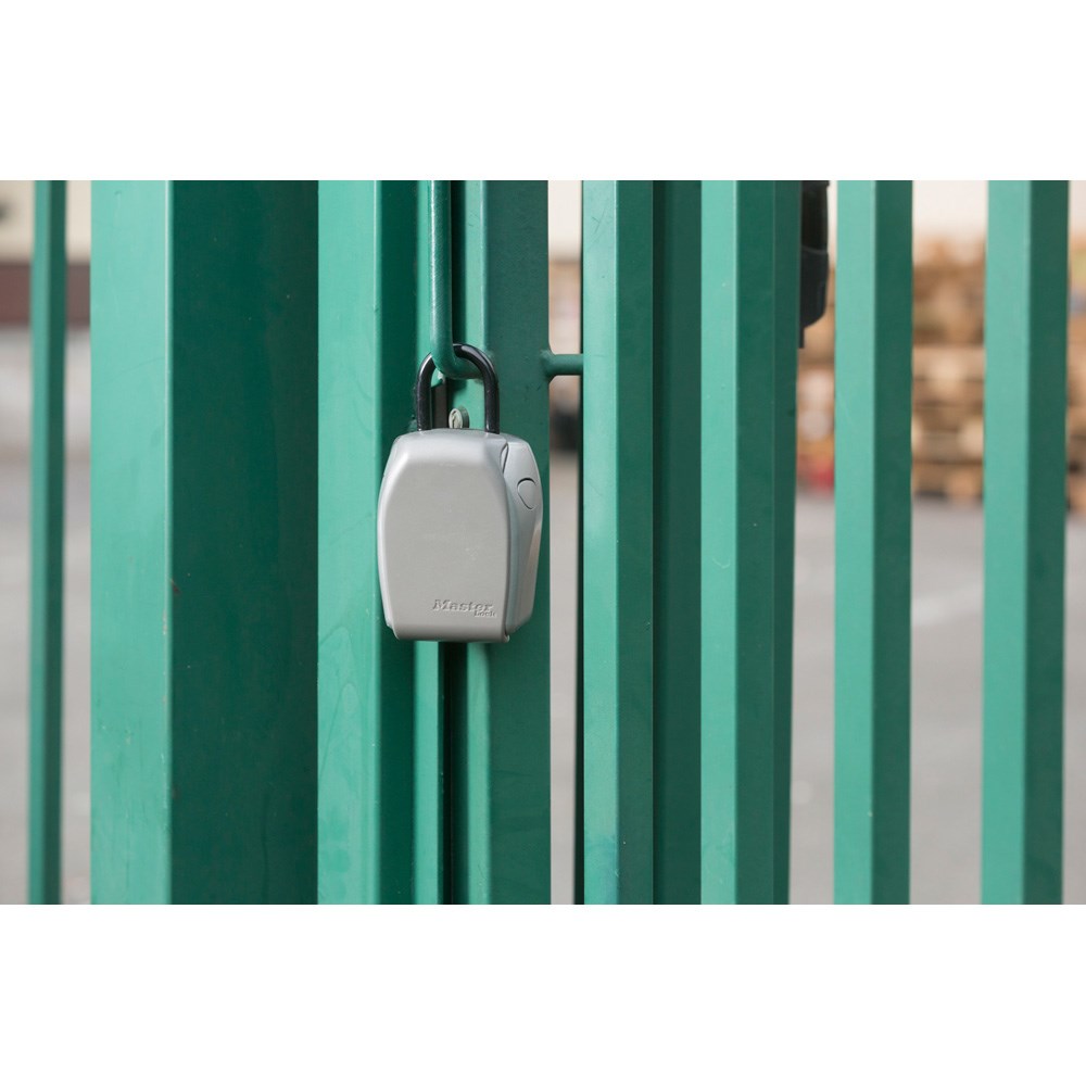 Master Lock Key Box Portable Security 4-Digit Combination Lock 131x190x53mm 5414EURD