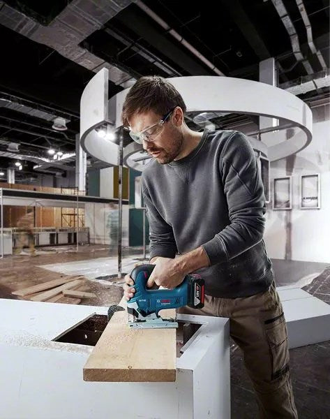 BOSCH Cordless Jigsaw 18V 06015B3021 - Weight: 2590 g, Max Speed: 3500spm
