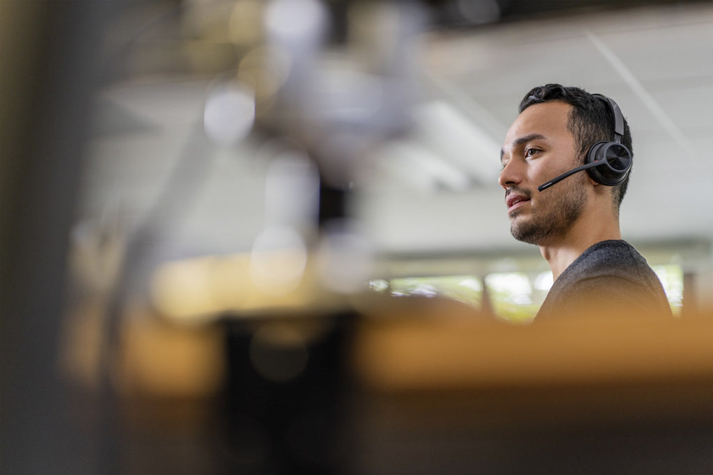 Hewlett-Packard Poly Voyager 4320 USB-A Headset - Microsoft Teams Certified, 91 m Range, Active Noise Cancelling