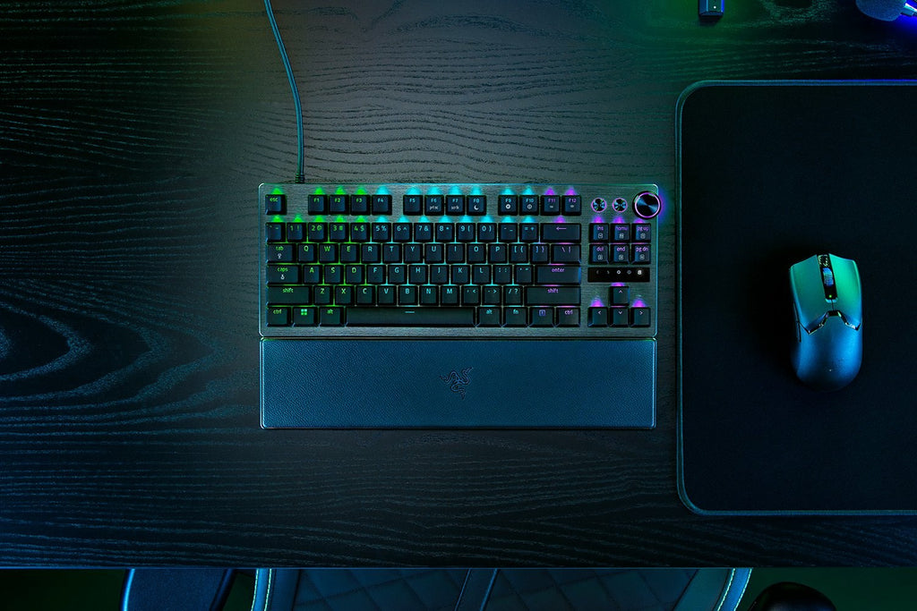 Razer Huntsman V3 Pro Tenkeyless Keyboard - Optical Switches - USB Type-C - RZ03-04980100-R3M1
