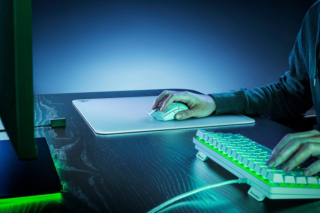 Razer Atlas Gaming Mousepad - White Tempered Glass - Anti-Slip Base - Model RZ02-04890200-R3M1