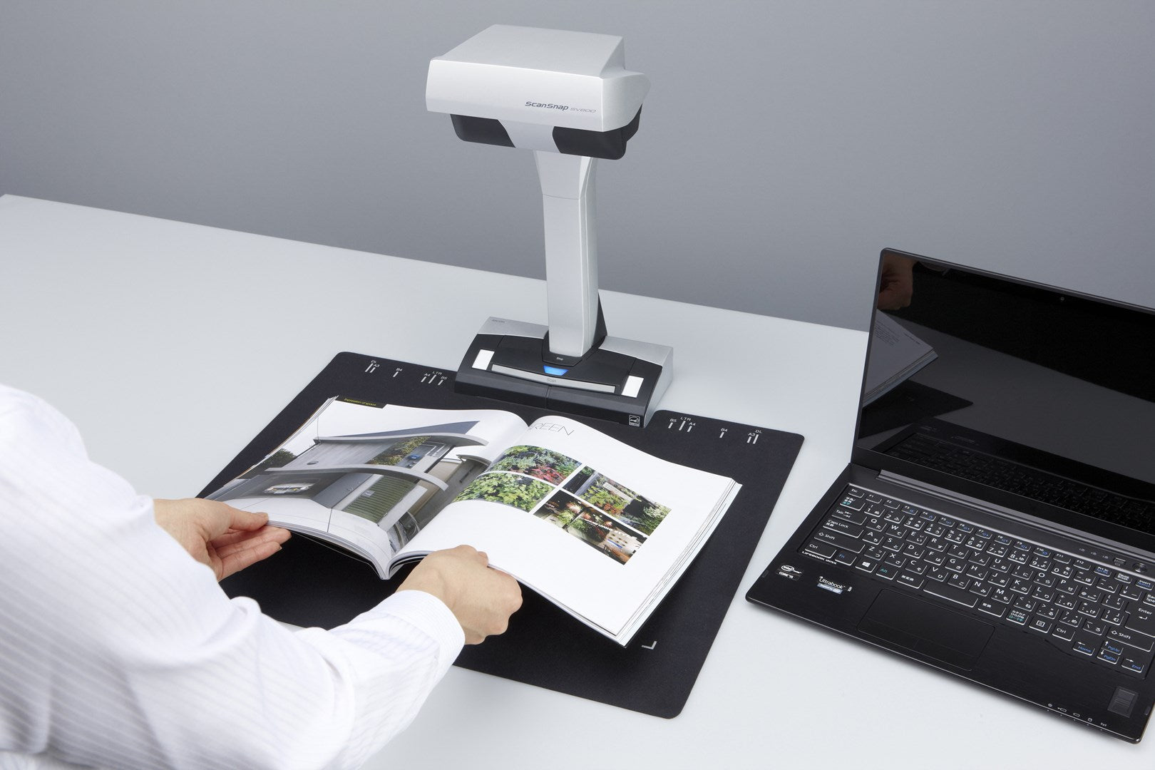 Fujitsu ScanSnap SV600 Overhead Scanner 432 x 300 mm 285 dpi USB2.0 (PA03641-B301)