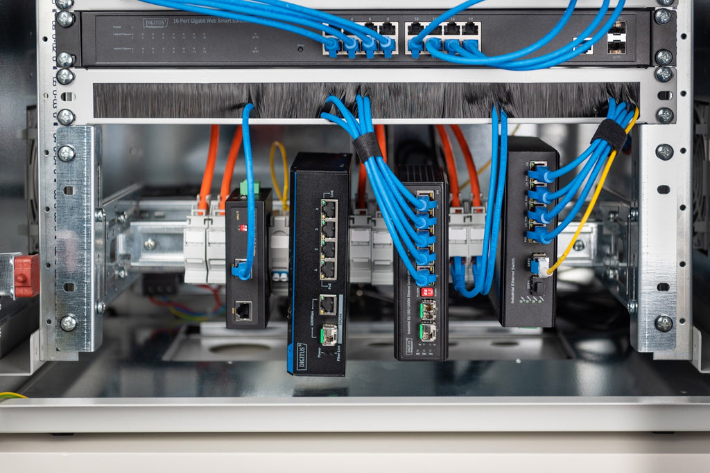 DIGITUS Professional - Rack Rail Adapter - DIN Rail Mountable - 4U - 48.3 cm (19")
