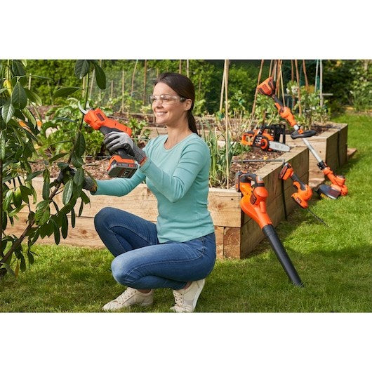 BLACK+DECKER Cordless Electric Pruner 18V 2Ah Battery Charger BCPP18D1-QW 25 mm Cutting Capacity