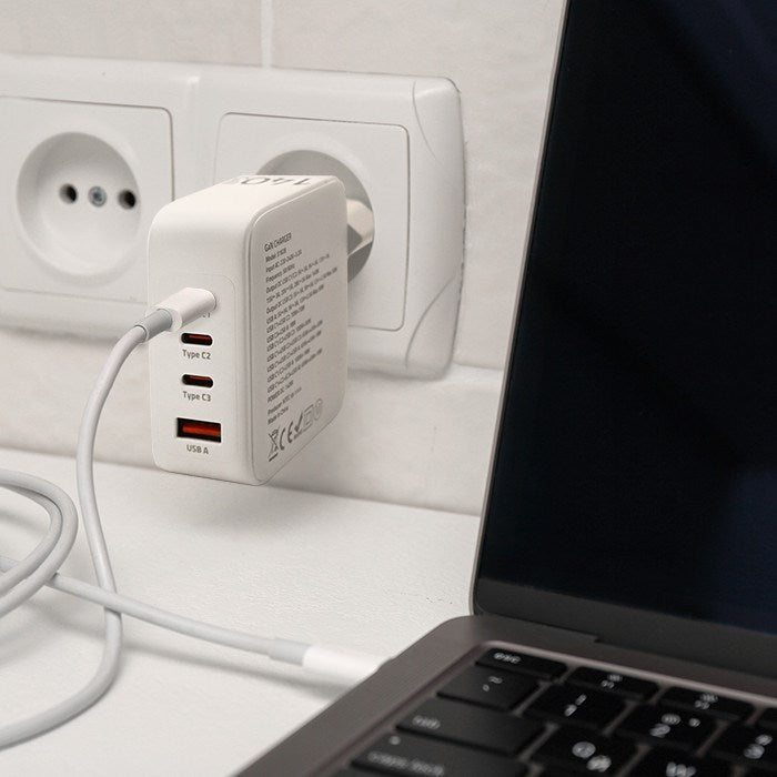 Qoltec 140W GaN Wall Charger 5-20V 3x USB-C PD 1x USB QC 3.0 White