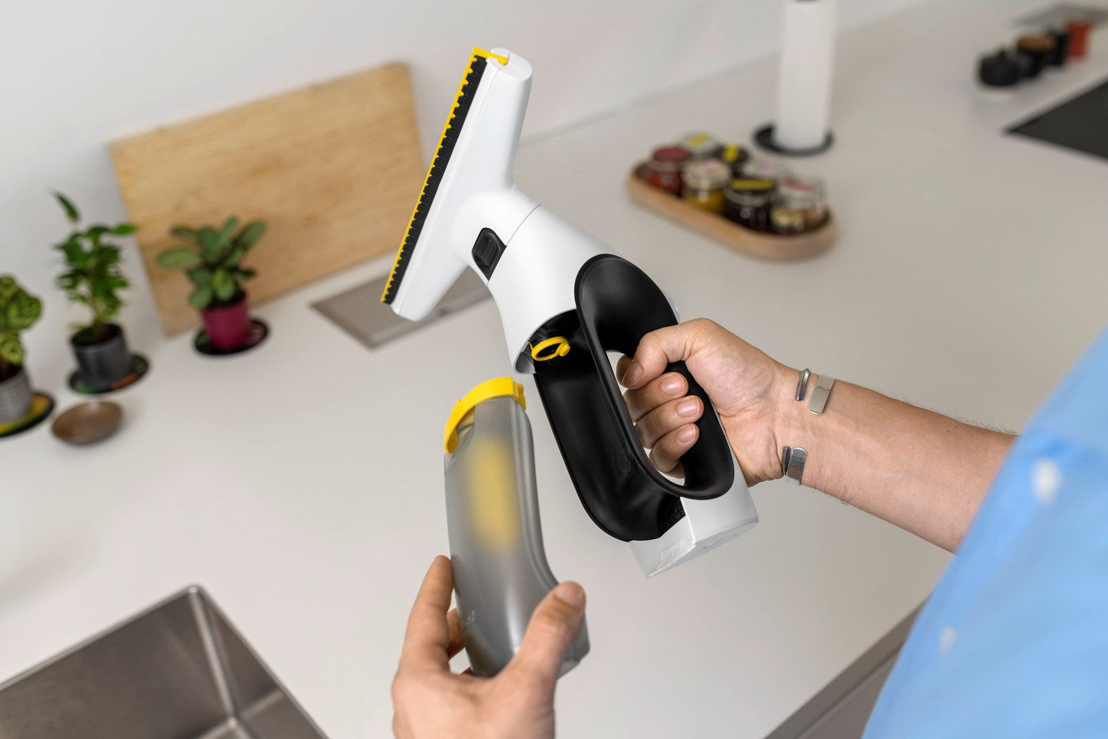 KARCHER WV 2 Universal Care Window Cleaner 0.12 L Black Yellow