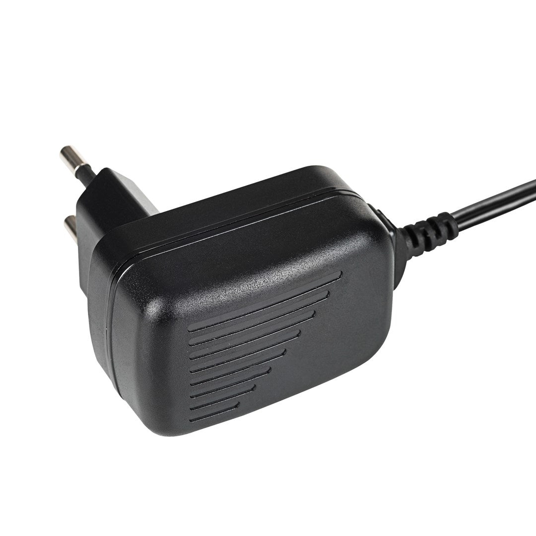 Akyga AK-TB-09 power adapter/inverter Indoor 5 W Black