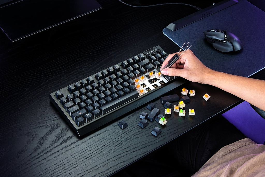 Razer BlackWidow V4 Tenkeyless HyperSpeed keyboard Gaming USB + RF Wireless + Bluetooth QWERTY US International Black