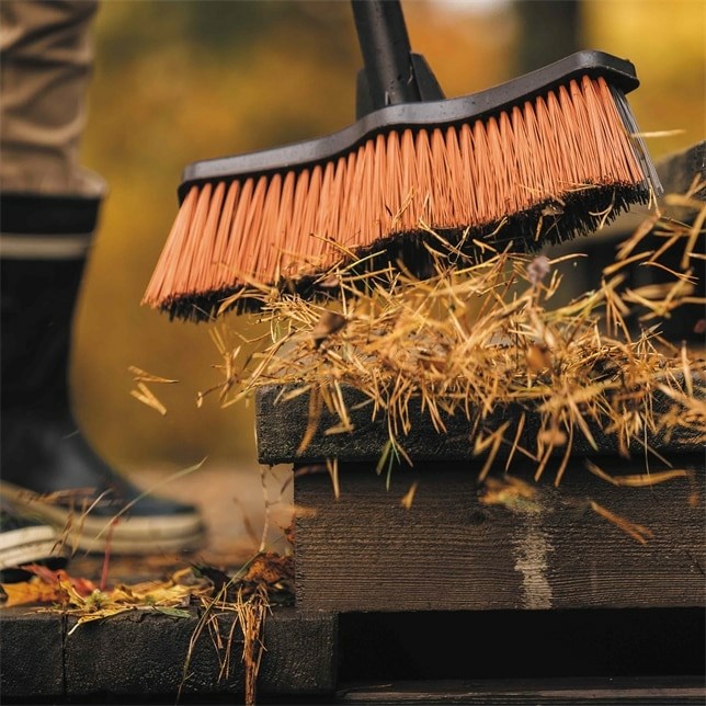 Fiskars Broom Outdoor 1730 mm Black Model 1025921