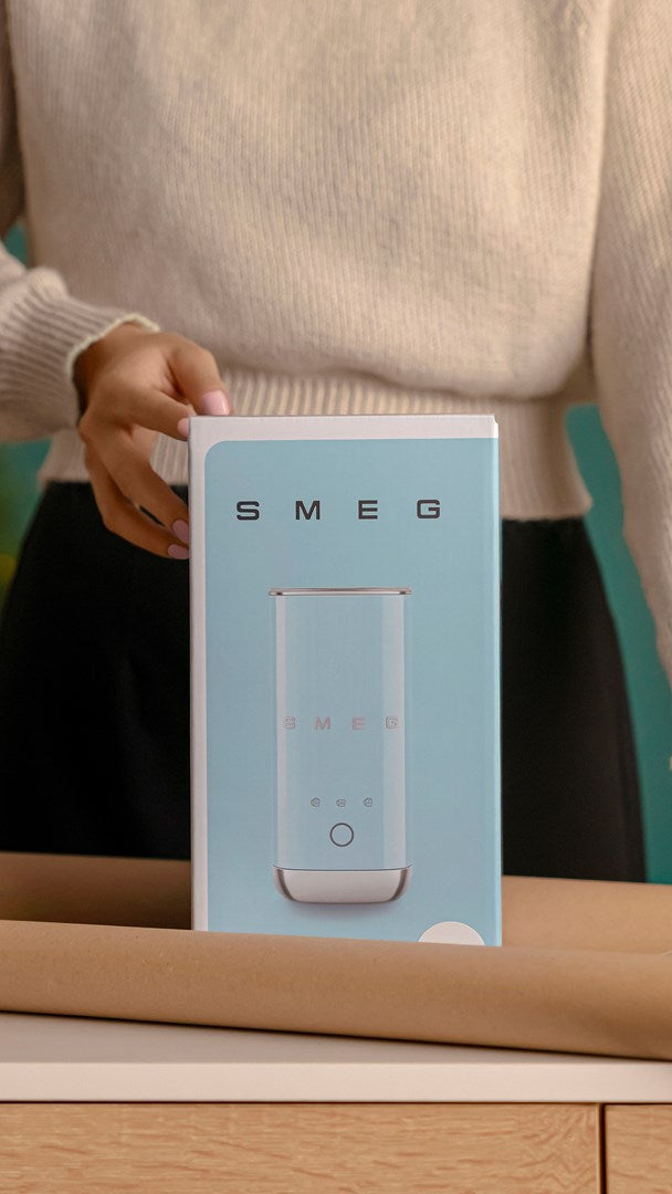 SMEG Automatic Milk Frother/Warmer 1300 g 145 mm x 280 mm x 145 mm Model MFF02BLEU