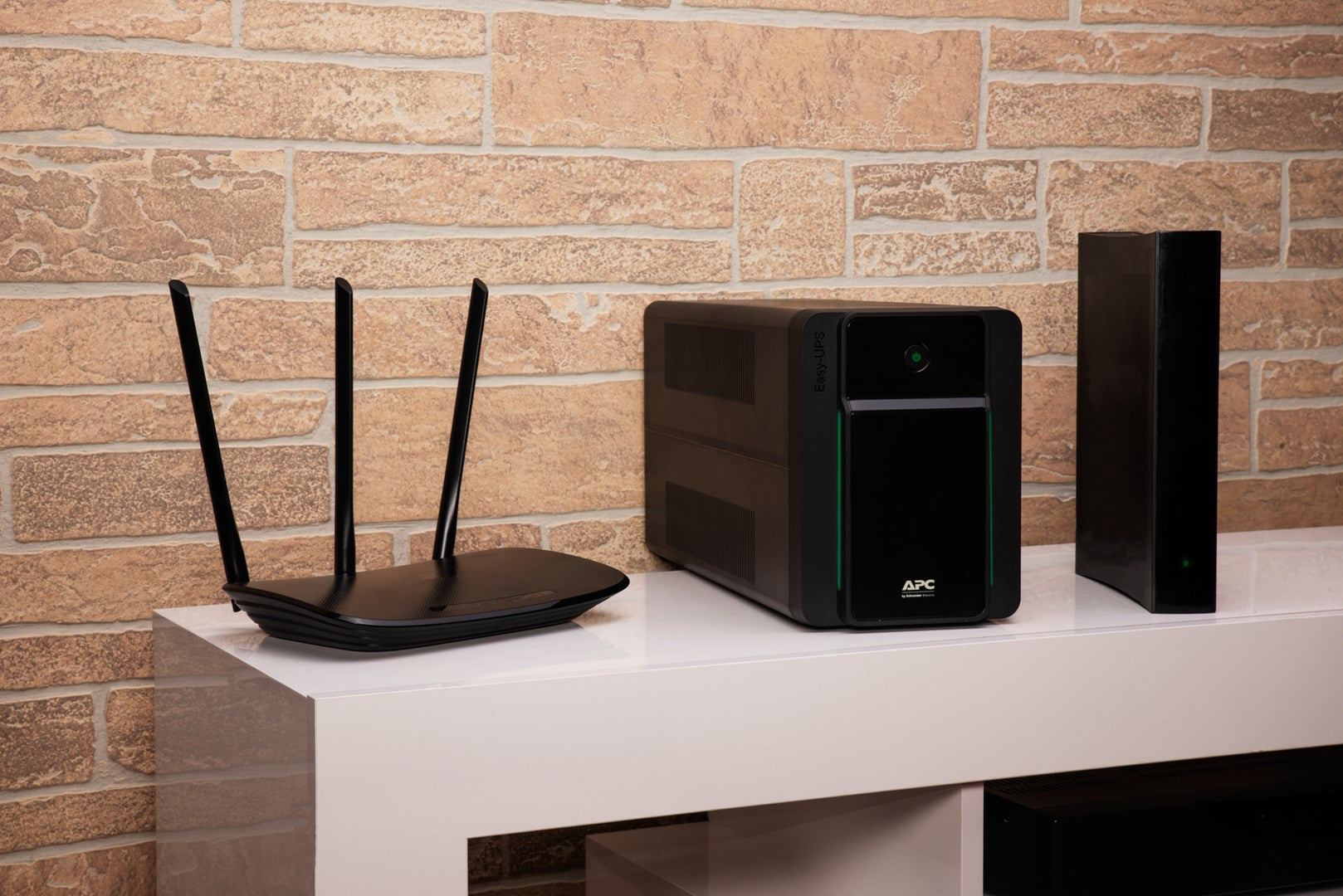 APC Easy UPS BVX Series BVX1600LI-GR UPS