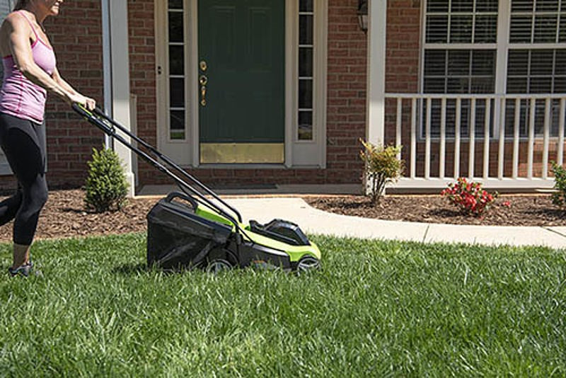 Greenworks GD24LM33K4 33 cm Cordless Mower - Charger + 4Ah Battery 2516107UB