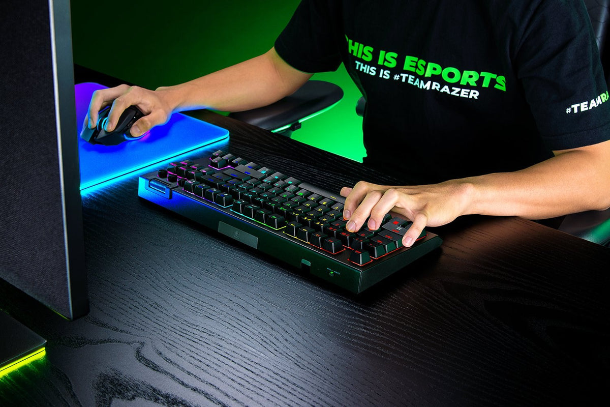Razer BlackWidow V4 Tenkeyless HyperSpeed keyboard Gaming USB + RF Wireless + Bluetooth QWERTY US International Black