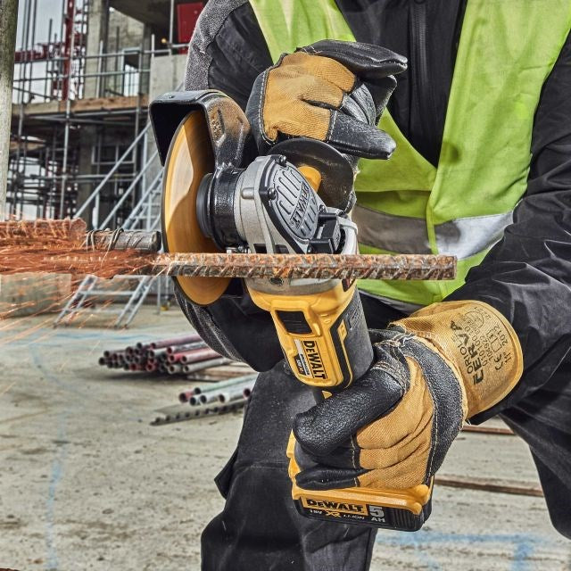 DeWalt 18V Combo Tool Set DCK329P2T-QW - DCD796 Drill/Driver, DCG405 Grinder, DCS335 Jigsaw - 12650 g, 340 mm Width, 460 mm Length, 440 mm