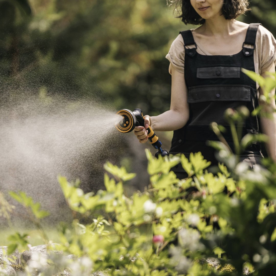 Fiskars Multi Nozzle Sprayer for Garden, Adjustable, Black Plastic, Model 1065482