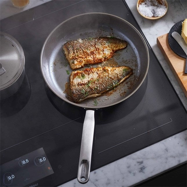 Fiskars All-Purpose Pan 28 cm 1700 g 1064745
