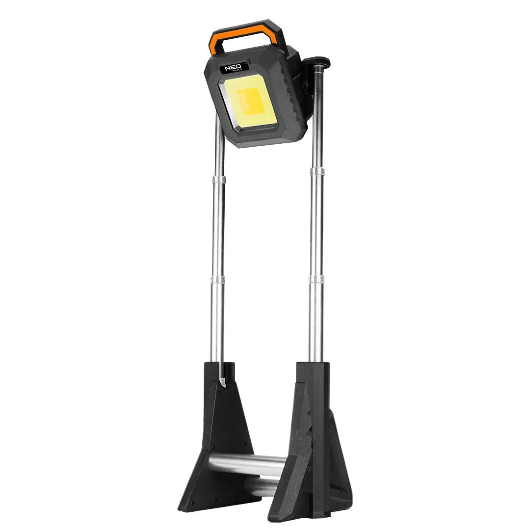 NEO Tools 3000 lm Telescopic Floodlight