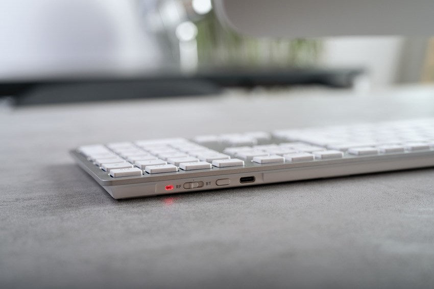 CHERRY KW 9100 SLIM - Tastatur - kabellos - 2,4 GHz, Bluetooth 4,0 - QWERTZ - Deutsch - Tastenschalter: CHERRY SX - white, silver - für Apple iMac, Mac mini, Mac Pro, MacBook, MacBook Air, MacBook Pro (JK-9110DE-1)