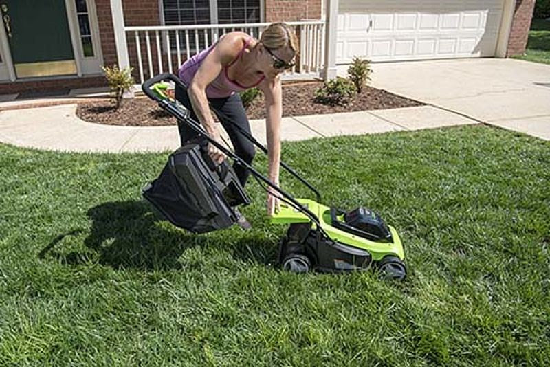 Greenworks GD24LM33K4 33 cm Cordless Mower - Charger + 4Ah Battery 2516107UB