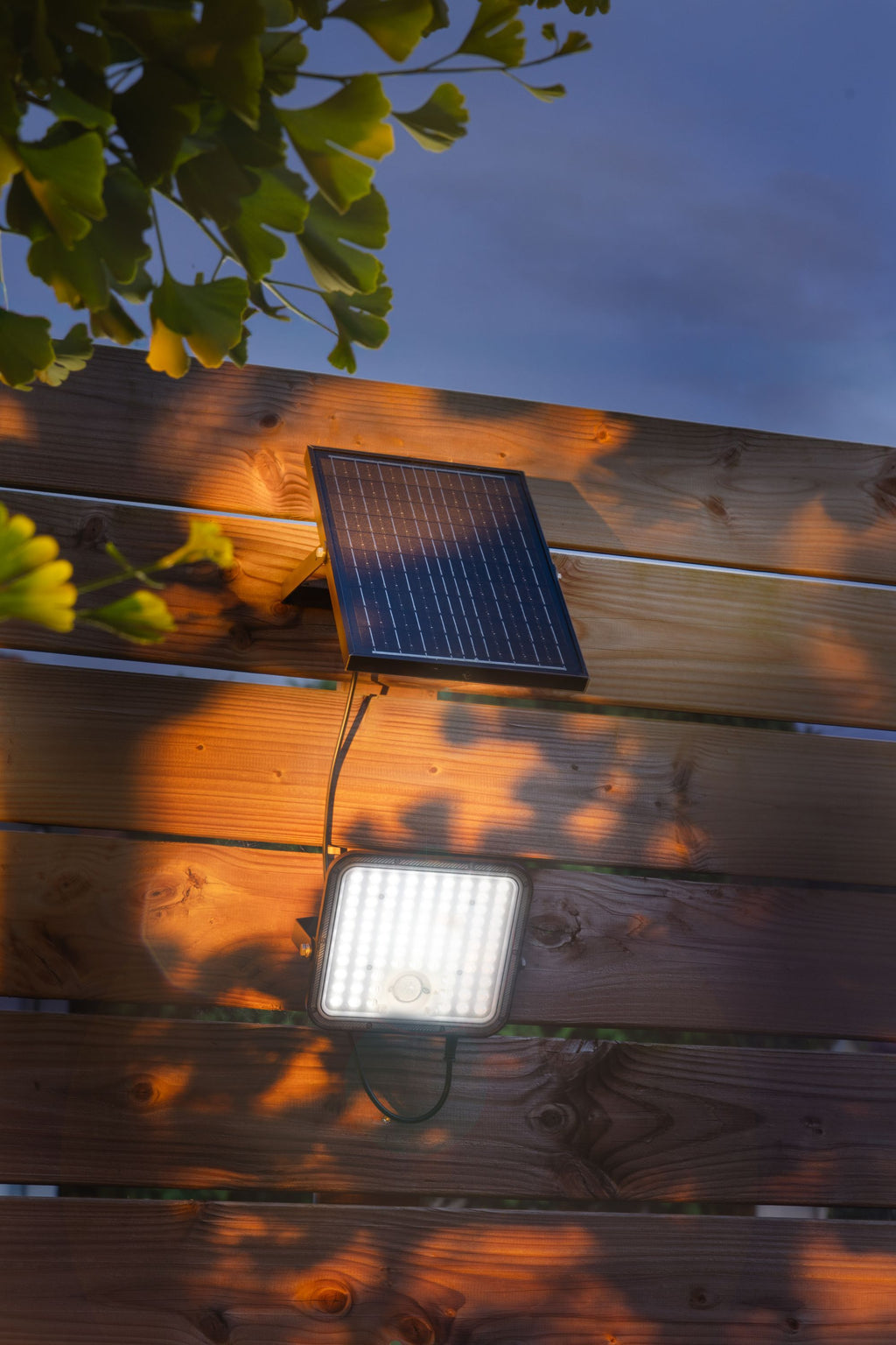 GALIX Solar LED Floodlight - G2612 - 2000 Lumens - Motion Detector