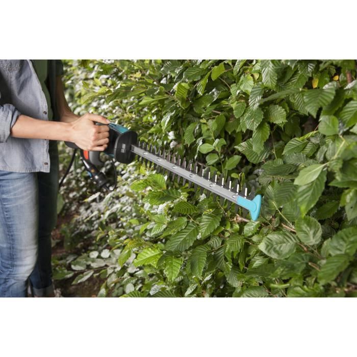 GARDENA EasyCut 420/45 Electric Hedge Trimmer - 420W - 45 cm - ErgoLine Handle - Protective Guard