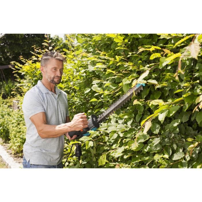GARDENA EasyCut 420/45 Electric Hedge Trimmer - 420W - 45 cm - ErgoLine Handle - Protective Guard