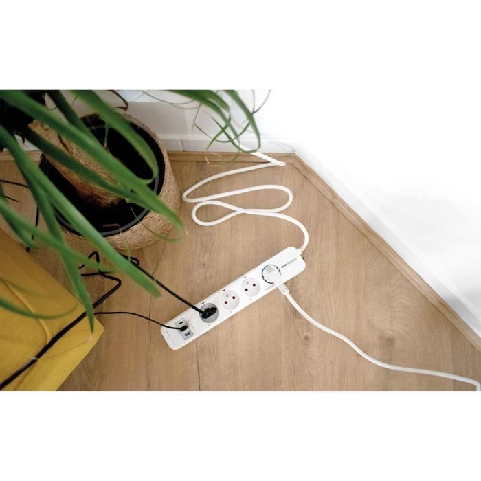 SCS SENTINEL SmartPlug Strip - 4 Outlets, 3 Remote Controlled, 16A, 3600W