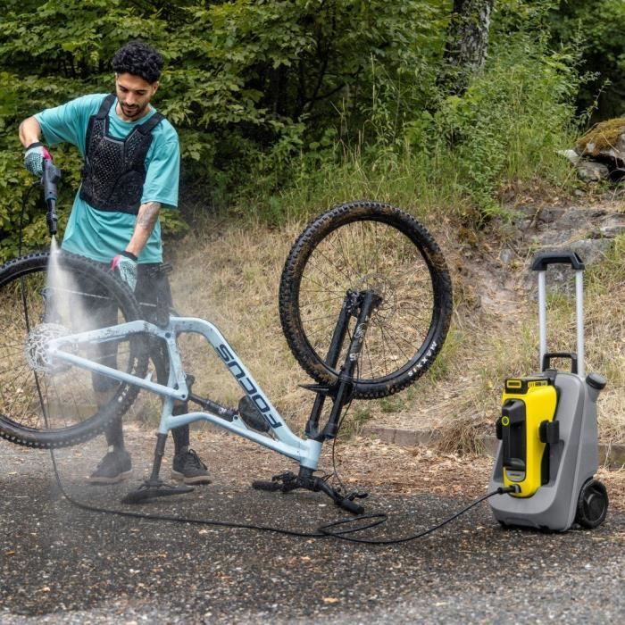 KARCHER OC 6-18 Premium Medium Pressure Washer - 24 Bar - 200 L/h - 18V Battery Not Included