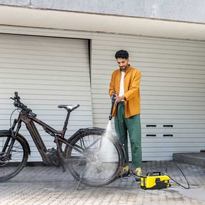 KARCHER OC 6-18 Medium Pressure Washer - 18V/ 2.5Ah Battery + Charger - 24 Bar - 200 L/H