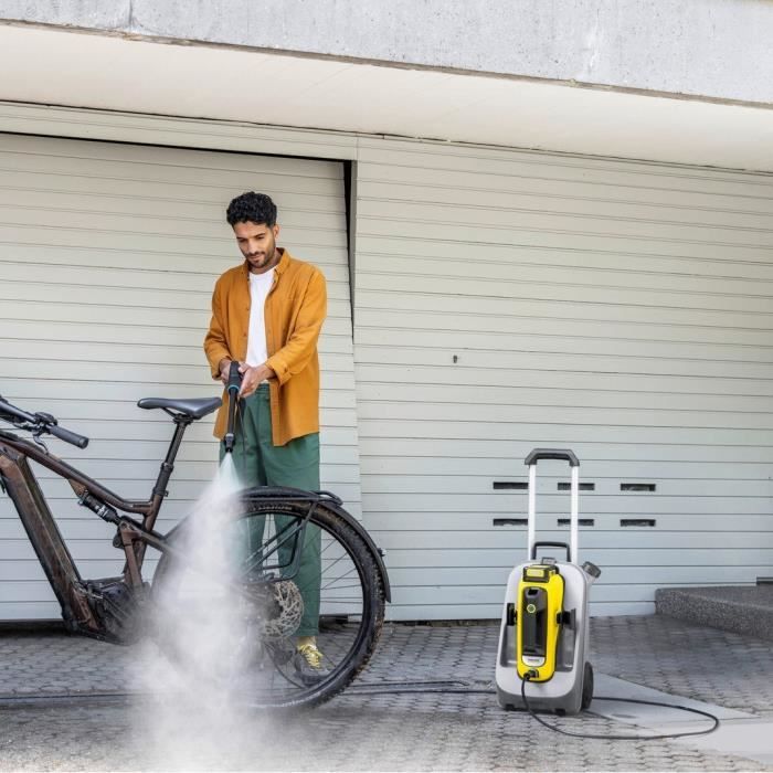 KARCHER OC 6-18 Premium Medium Pressure Washer - 18V/ 2.5Ah Battery + Charger - 12 L Tank - 24 Bar