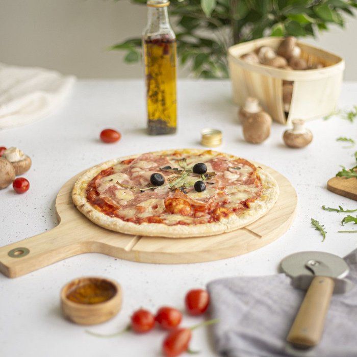 LIVOO Pizza Set - Rubberwood - 40 x 30 x 1.5 cm - Includes Pizza Cutter MES138