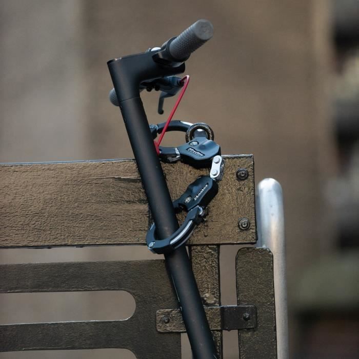Masterlock Anti-Theft Handcuffs, 7.6 cm Diameter, 1 Link