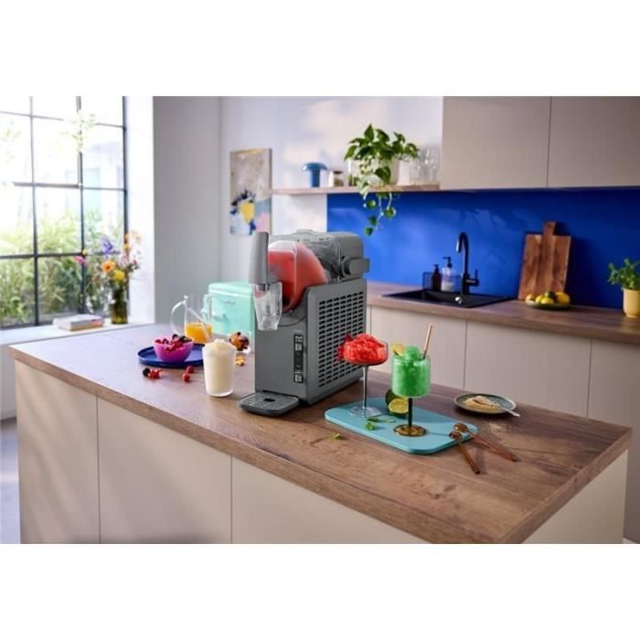 MEDION Iced Drink and Slush Machine - MD12090 - 2.6 L Capacity - 200W