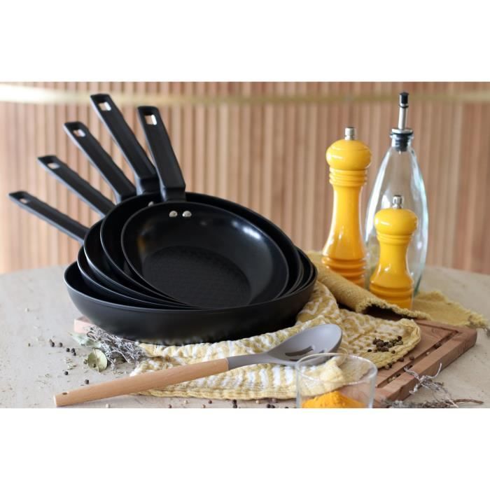 MENASTYL Frying Pan - Forged Aluminum - Black - 20 cm - Suitable for all hobs