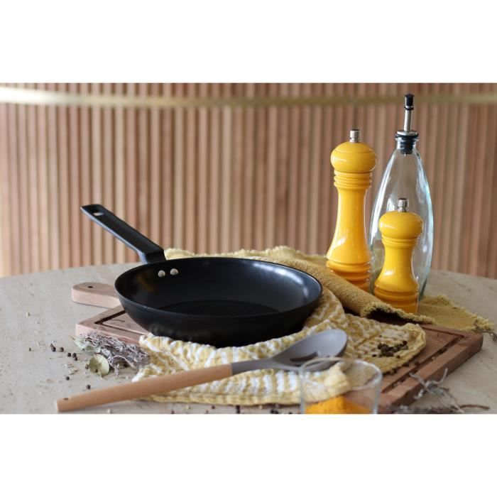 MENASTYL Frying Pan - Forged Aluminum - Black - 24 cm - Suitable for all hobs